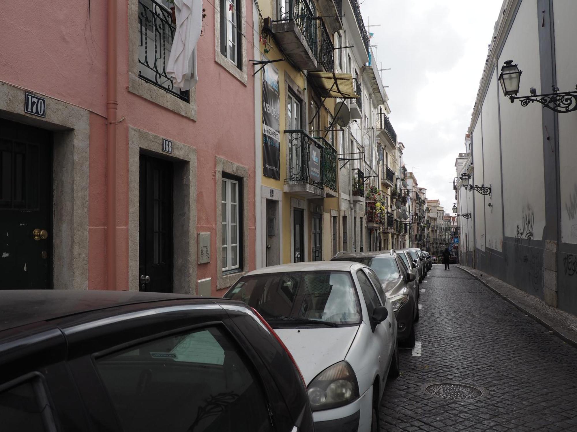 Typical Duplex In Bairro Alto Apartment *